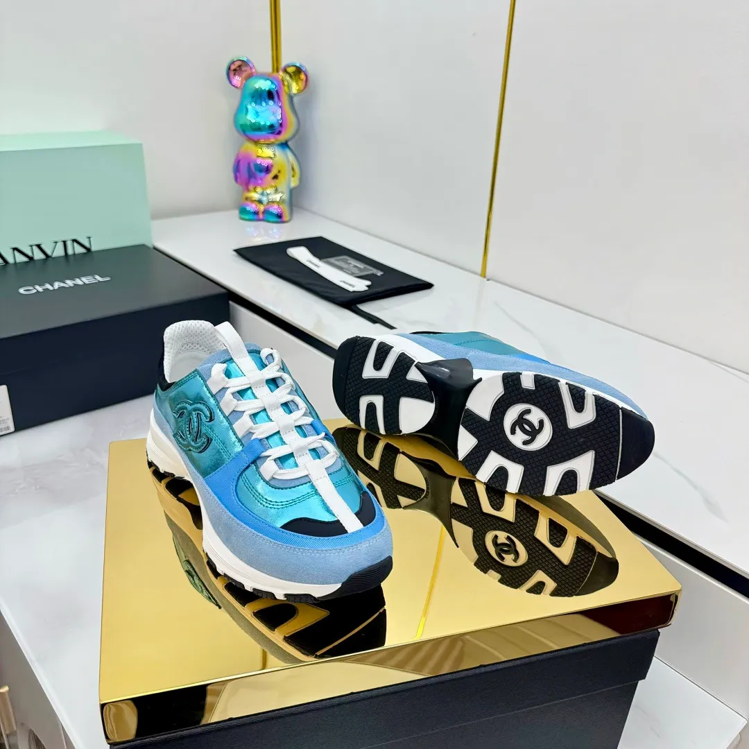 👟👟Ex-factory price 600👟👟High quality! ! ! CHANEL Chanel 25A latest thick-soled casual sports shoes. The counter is synchronized. The counter is very popular. It is a shoe that is very difficult to buy. The most popular thick-soled casual shoes on the Internet. As you can imagine, the most popular thick-soled casual shoes can not be missed. It has both good looks and comfort. Simple and versatile. The thick sole increases the height and is super versatile. Whoever wears it will look better. Upper: cowhide stitching. Lining: breathable mesh. Outsole: TPU original outsole. Size: 35-41 👉